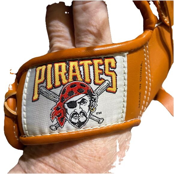 PITTSBURGH PIRATES SGA CHILD'S BASEBALL GLOVE sponsored by GIANT EAGLE - NEW - Picture 3 of 3